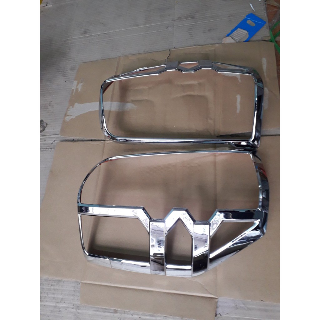 ỐP CHỐNG TRẦY ĐÈN HẬU XE TRITON CROM